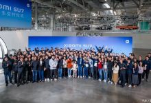 雷军亲自开车门 小米SU7正式开启交付-南方汽车网