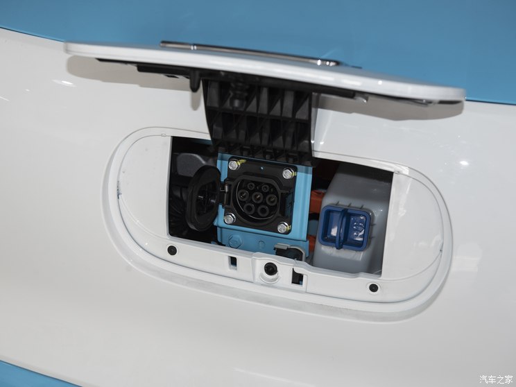 一汽奔腾 奔腾小马 2023款 公主版试装车 一汽奔腾 奔腾小马 2023款 公主版试装车