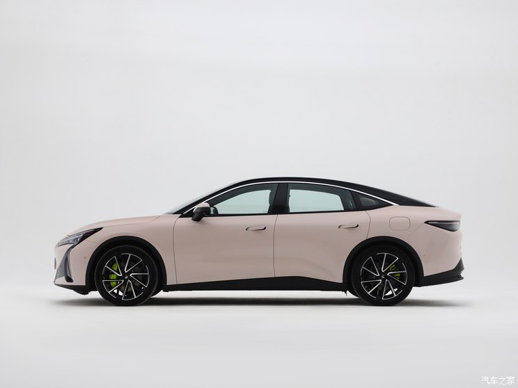 北汽新能源 极狐 阿尔法S5 2024款 单电机 185kW 北汽新能源 极狐 阿尔法S5 2024款 单电机 185kW