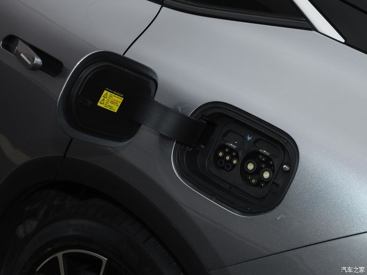 北汽新能源 极狐 阿尔法S5 2024款 双电机 390kW 北汽新能源 极狐 阿尔法S5 2024款 双电机 390kW