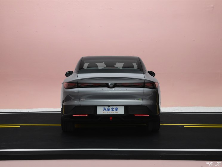 北汽新能源 极狐 阿尔法S5 2024款 双电机 390kW 北汽新能源 极狐 阿尔法S5 2024款 双电机 390kW