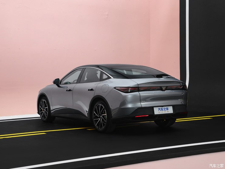 北汽新能源 极狐 阿尔法S5 2024款 双电机 390kW 北汽新能源 极狐 阿尔法S5 2024款 双电机 390kW