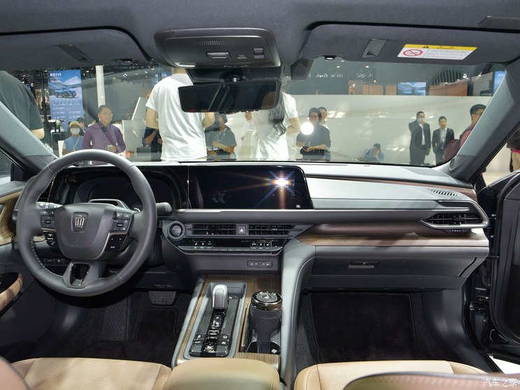 丰田(进口) 皇冠(进口) 2024款 Sedan 丰田(进口) 皇冠(进口) 2024款 Sedan