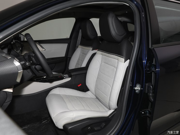 东风雪铁龙 凡尔赛C5 X 2024款 1.6T 旅不凡 东风雪铁龙 凡尔赛C5 X 2024款 1.6T 旅不凡