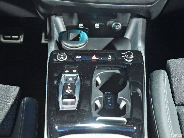 奥迪(进口) 奥迪Q6 e-tron(海外) 2024款 基本型 奥迪(进口) 奥迪Q6 e-tron(海外) 2024款 基本型