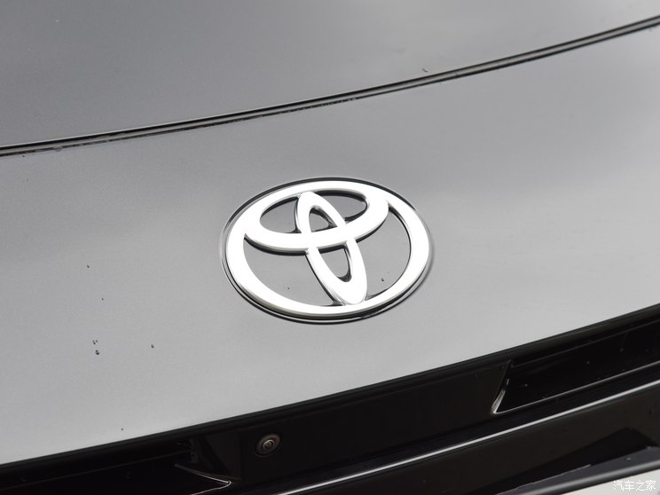 广汽丰田 凯美瑞 2024款 双擎 2.0HXS 运动PLUS版 广汽丰田 凯美瑞 2024款 双擎 2.0HXS 运动PLUS版