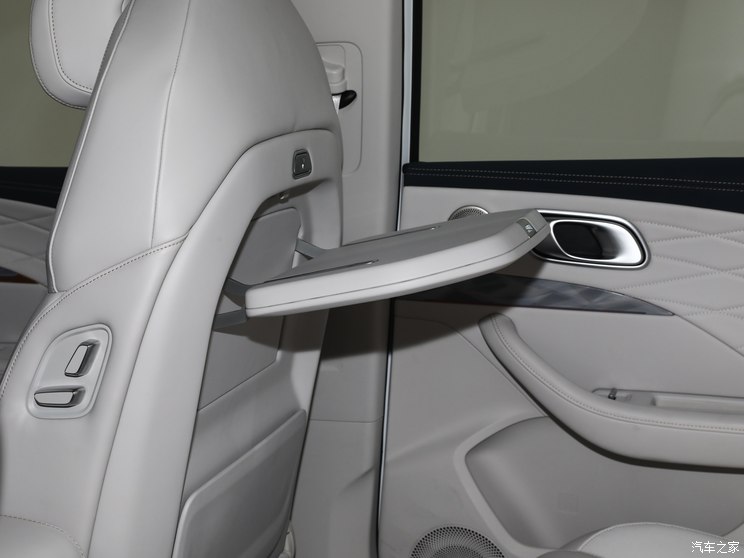 合众汽车 哪吒L 2024款 增程基本型 合众汽车 哪吒L 2024款 增程基本型