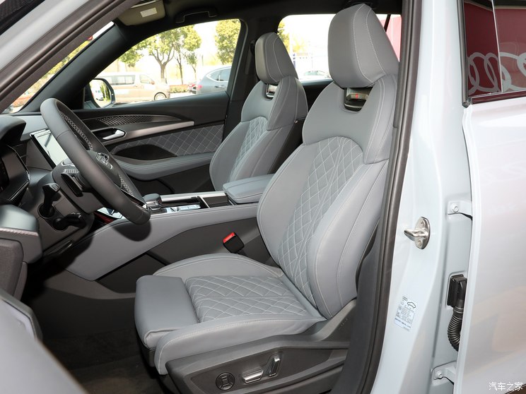 上汽奥迪 奥迪Q6 2024款 45 TFSI quattro RS 套件竞速版 7座 上汽奥迪 奥迪Q6 2024款 45 TFSI quattro RS 套件竞速版 7座