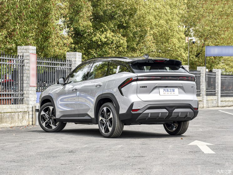 吉利汽车 银河L7 2024款 1.5T 115km 亚运幻影 龙腾版 吉利汽车 银河L7 2024款 1.5T 115km 亚运幻影 龙腾版