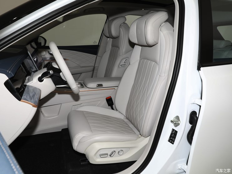 合众汽车 哪吒L 2024款 增程基本型 合众汽车 哪吒L 2024款 增程基本型