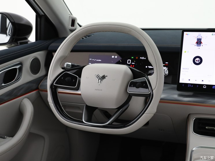 合众汽车 哪吒L 2024款 增程基本型 合众汽车 哪吒L 2024款 增程基本型