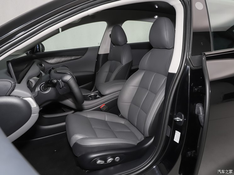 智己汽车 智己L6 2024款 双电机 智己汽车 智己L6 2024款 双电机