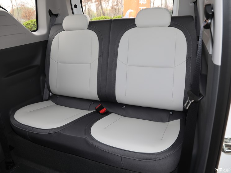 吉利汽车 熊猫 2024款 200km 熊猫卡丁 吉利汽车 熊猫 2024款 200km 熊猫卡丁