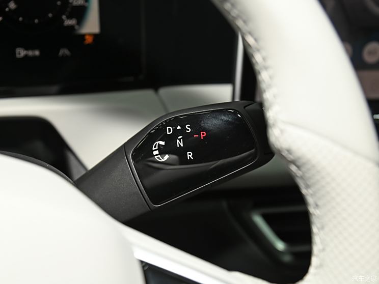 上汽大众 途观L 2024款 PRO 330TSI 两驱智领版 上汽大众 途观L 2024款 PRO 330TSI 两驱智领版