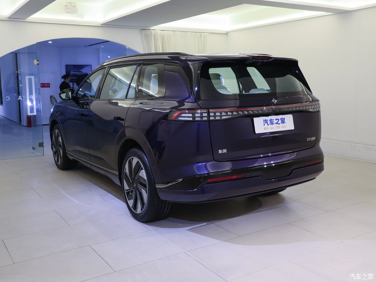 东风乘用车 eπ008 2024款 增程 基本型 东风乘用车 eπ008 2024款 增程 基本型