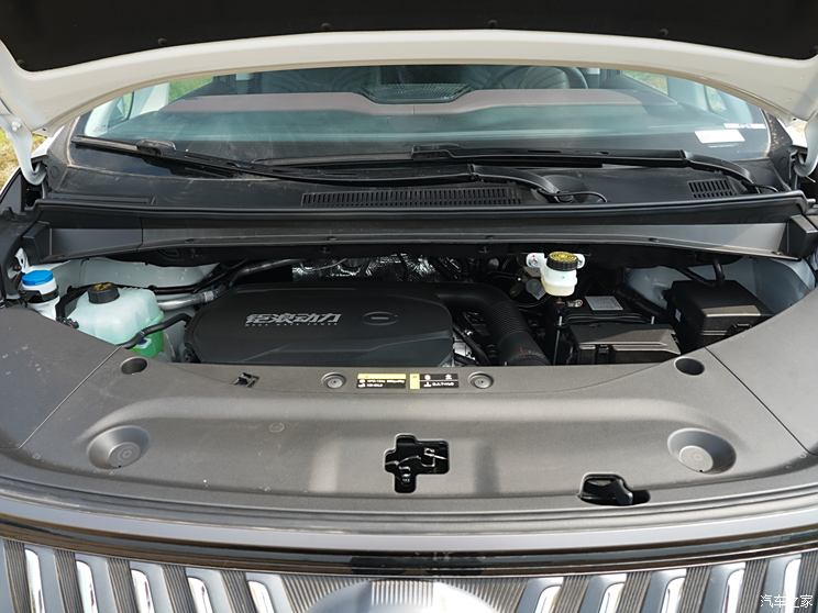 广汽乘用车 传祺M8 2024款 大师系列 400T 尊贵版 广汽乘用车 传祺M8 2024款 大师系列 400T 尊贵版