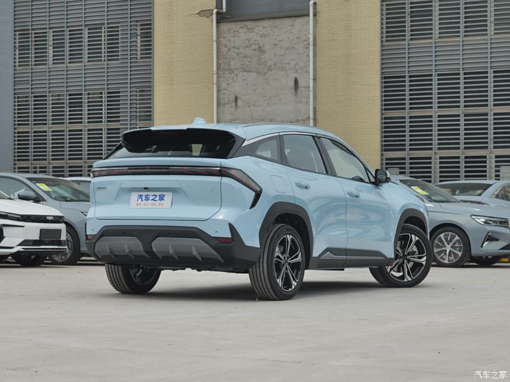 吉利汽车 银河L7 2024款 1.5T 115km PLUS 龙腾版 吉利汽车 银河L7 2024款 1.5T 115km PLUS 龙腾版