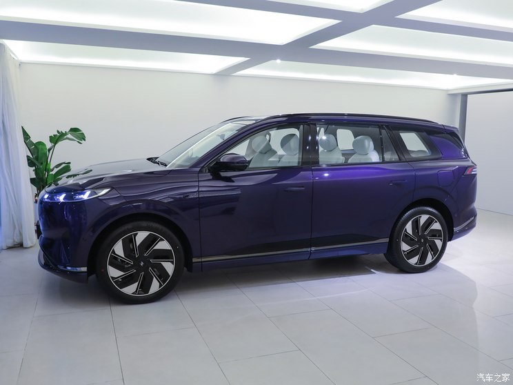 东风乘用车 eπ008 2024款 增程 基本型 东风乘用车 eπ008 2024款 增程 基本型