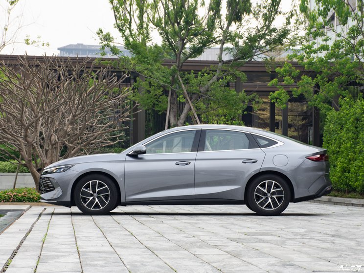 比亚迪 秦L 2024款 DM-i 80KM超越型 比亚迪 秦L 2024款 DM-i 80KM超越型