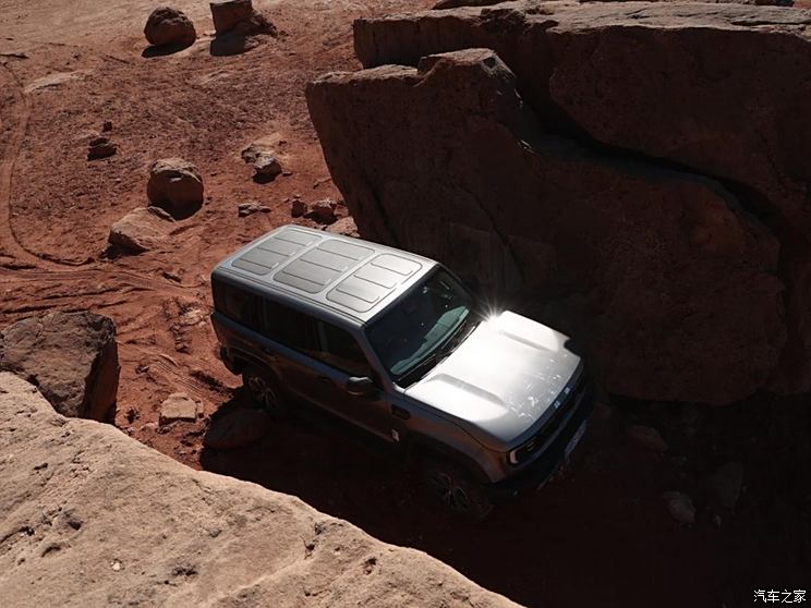 北京越野 北京BJ40 2024款 2.0T 全新刀锋英雄版 攀登者 北京越野 北京BJ40 2024款 2.0T 全新刀锋英雄版 攀登者