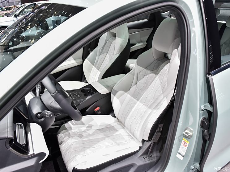 比亚迪 海豹06 2024款 160kW 比亚迪 海豹06 2024款 160kW