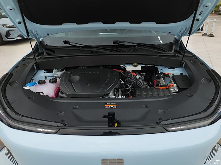 吉利汽车 银河L7 2024款 1.5T 115km PLUS 龙腾版 吉利汽车 银河L7 2024款 1.5T 115km PLUS 龙腾版