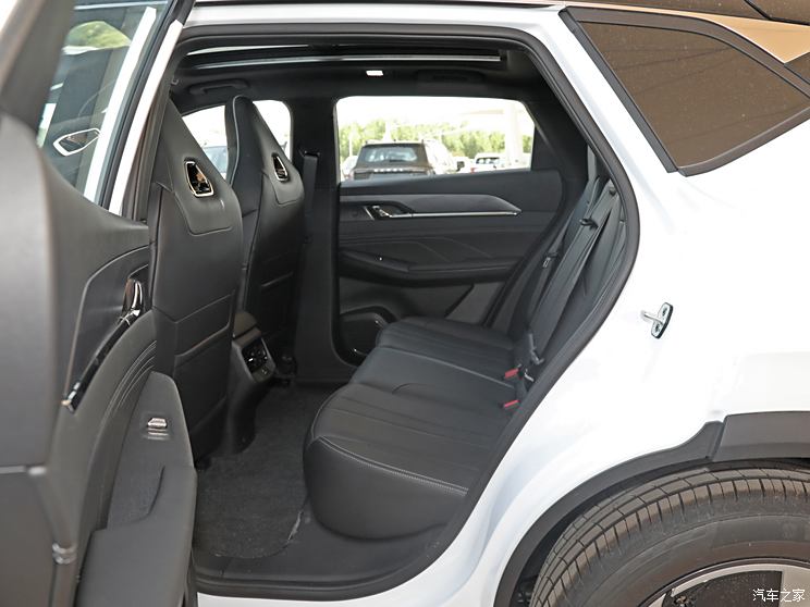 东风乘用车 风神L7新能源 2024款 205 Plus 东风乘用车 风神L7新能源 2024款 205 Plus