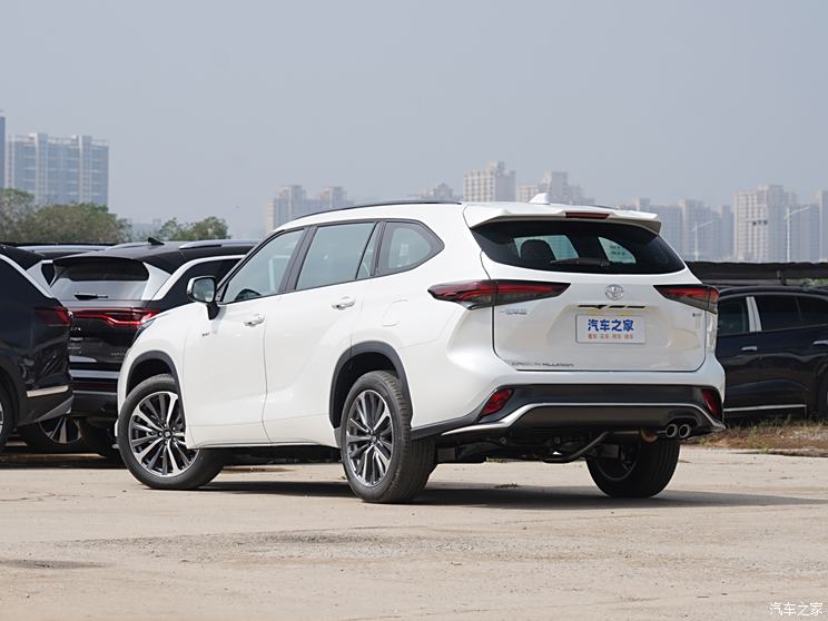 一汽丰田 皇冠陆放 2024款 2.5L HEV两驱豪华版 一汽丰田 皇冠陆放 2024款 2.5L HEV两驱豪华版