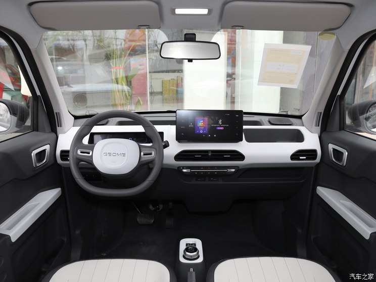 吉利汽车 熊猫 2024款 200km 熊猫卡丁 吉利汽车 熊猫 2024款 200km 熊猫卡丁