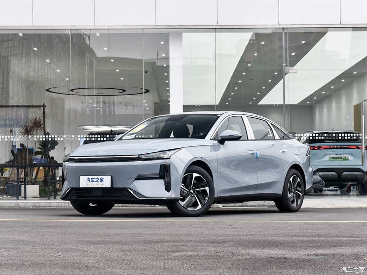 吉利汽车 银河L6 2024款 60km PLUS 龙腾版 吉利汽车 银河L6 2024款 60km PLUS 龙腾版