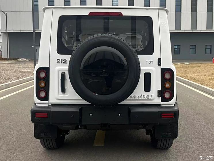 北京汽车制造厂 212 2024款 普通版 北京汽车制造厂 212 2024款 普通版