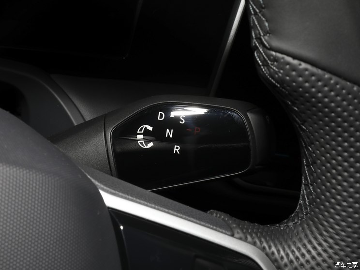 一汽-大众 迈腾 2024款 380TSI DSG套件版 一汽-大众 迈腾 2024款 380TSI DSG套件版