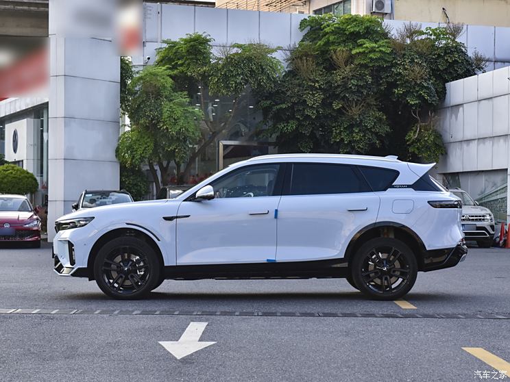 岚图汽车 岚图FREE 2024款 超长续航智驾版 岚图汽车 岚图FREE 2024款 超长续航智驾版