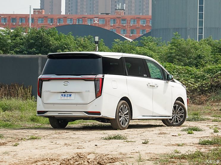 广汽乘用车 传祺M8 2024款 大师系列 400T 尊贵版 广汽乘用车 传祺M8 2024款 大师系列 400T 尊贵版