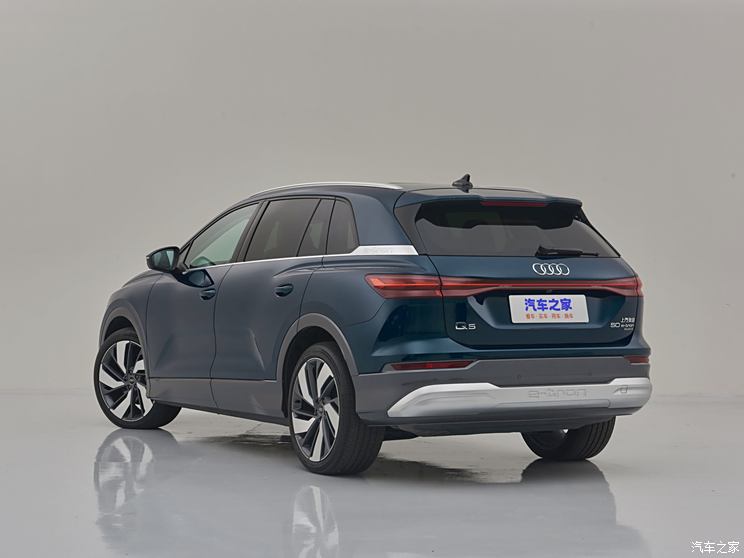 上汽奥迪 奥迪Q5 e-tron 2022款 50 e-tron quattro 荣耀型 锦衣套装 上汽奥迪 奥迪Q5 e-tron 2022款 50 e-tron quattro 荣耀型 锦衣套装