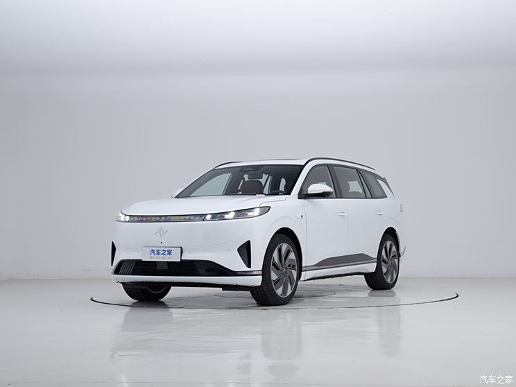 东风乘用车 eπ008 2024款 纯电 基本型 东风乘用车 eπ008 2024款 纯电 基本型