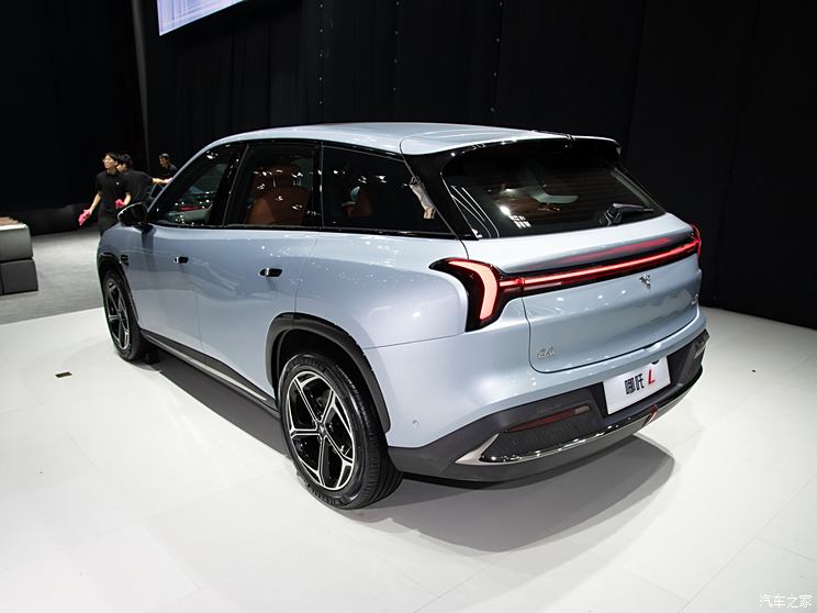 合众汽车 哪吒L 2024款 510 闪充红衣版 合众汽车 哪吒L 2024款 510 闪充红衣版