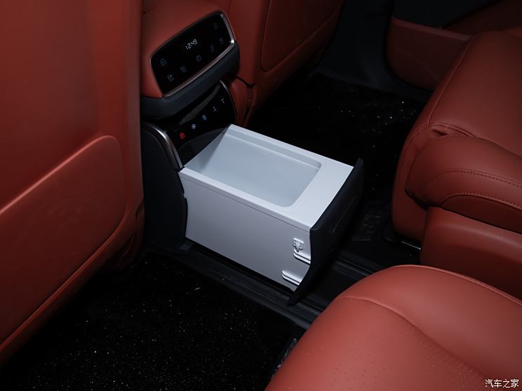 东风乘用车 eπ008 2024款 纯电 基本型 东风乘用车 eπ008 2024款 纯电 基本型