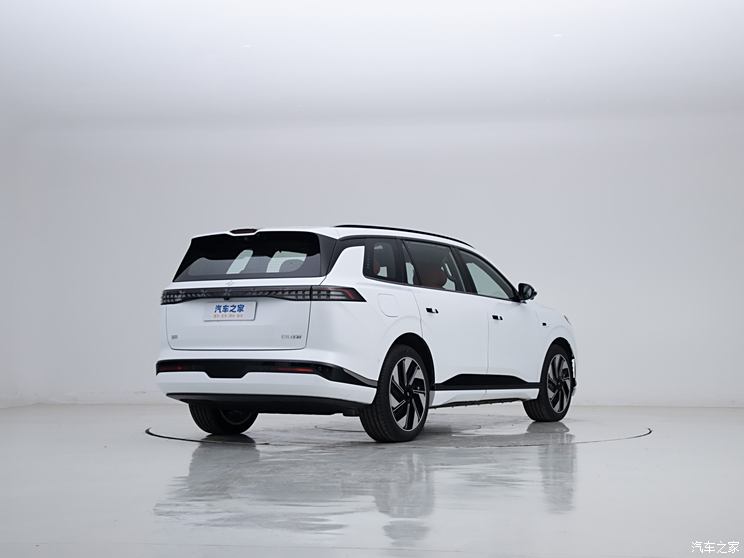 东风乘用车 eπ008 2024款 纯电 基本型 东风乘用车 eπ008 2024款 纯电 基本型