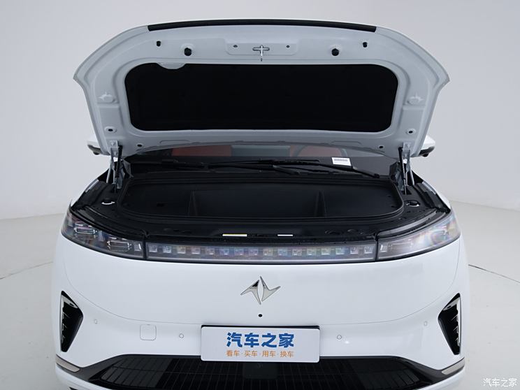 东风乘用车 eπ008 2024款 纯电 基本型 东风乘用车 eπ008 2024款 纯电 基本型